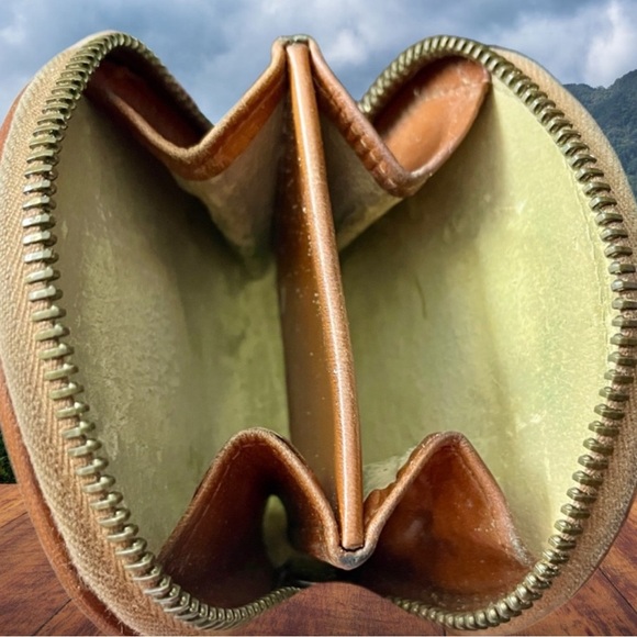 Dooney & Bourke VINTAGE Tan Leather Coin Pouch VGUC - Picture 3 of 3